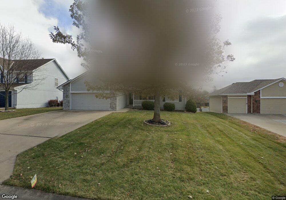 1713 Overbrook Ln, Raymore, MO 64083 - photo 1