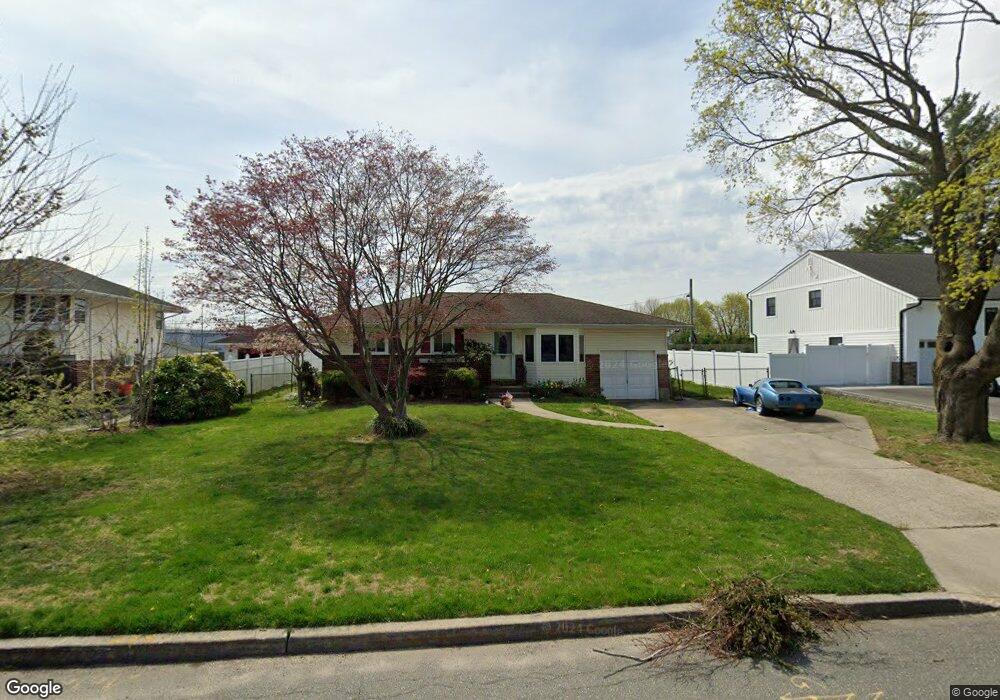 4 Cobb Ln, ComMacK, NY 11725 - photo 1