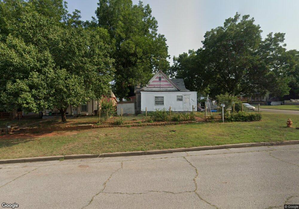 324 E Logan Ave, Guthrie, OK 73044 - photo 1