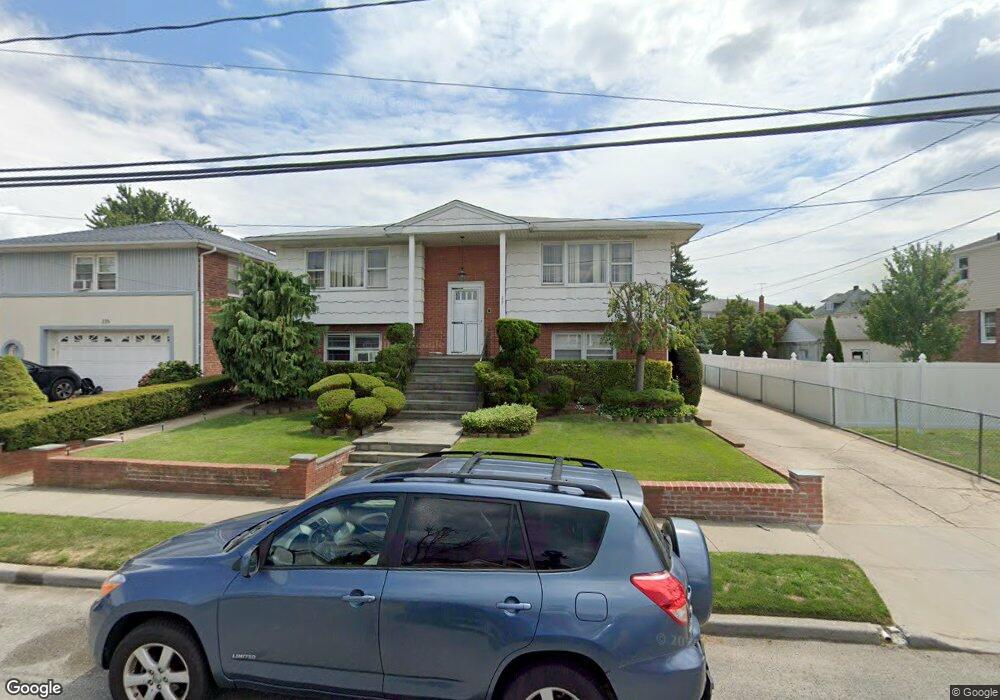 227 Randall Ave unit 1st Fl, Lawrence, NY 11559 - photo 1