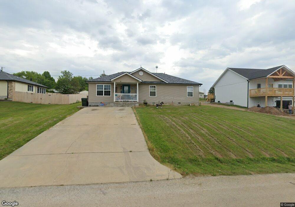 690 N Sunset Ave, Bolivar, MO 65613 - photo 1