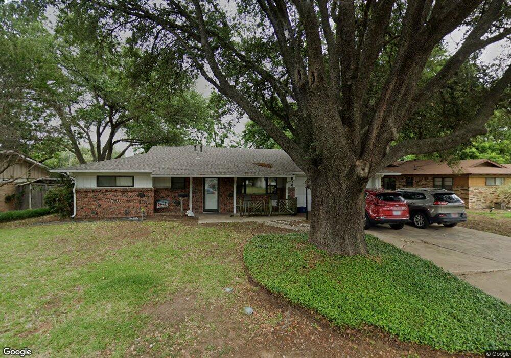 613 Woodside Dr, Hurst, TX 76053 - photo 1