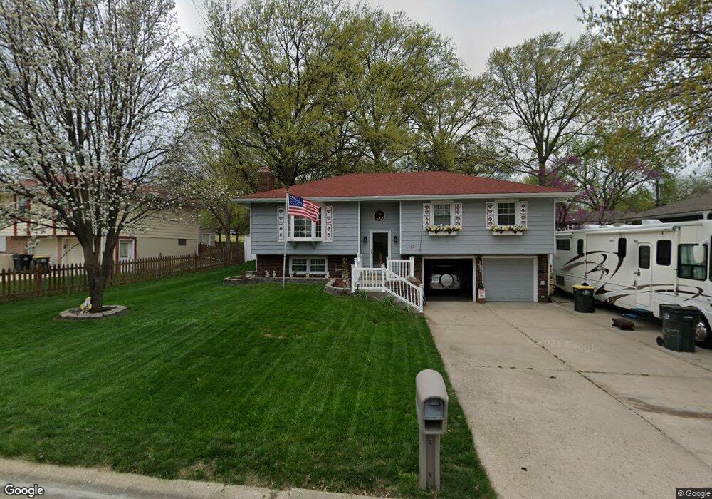 117 Elmwood Dr, Lansing, KS 66043 - photo 1