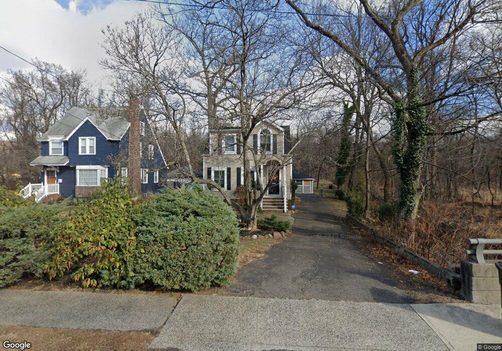 918 N Washington Ave, Green Brook, NJ 08812 - photo 1