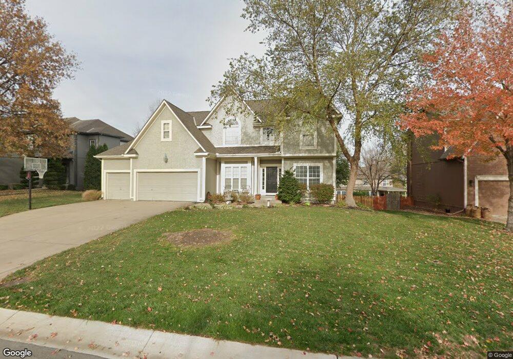 5413 Roundtree St, Shawnee, KS 66226 - photo 1