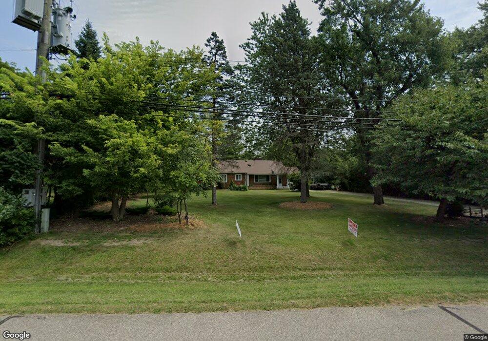 21545 Thorofare Rd, Grosse Ile, MI 48138 - photo 1