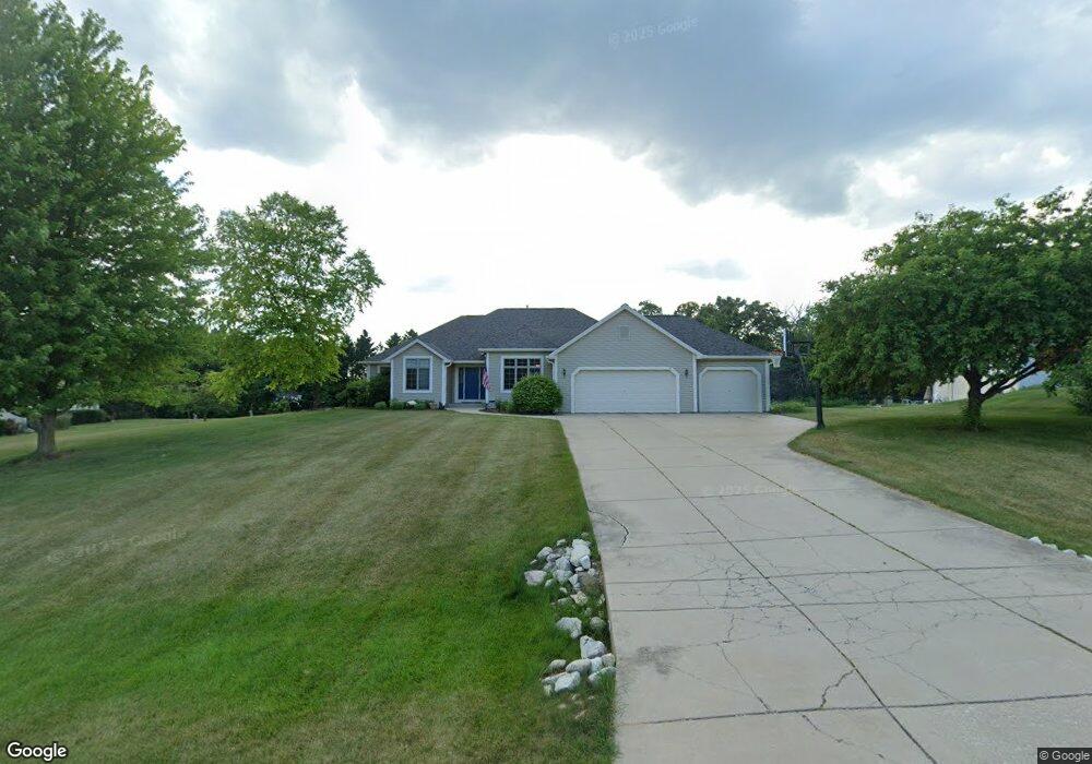 W272N5319 Jessica Dr, Pewaukee, WI 53072 - photo 1