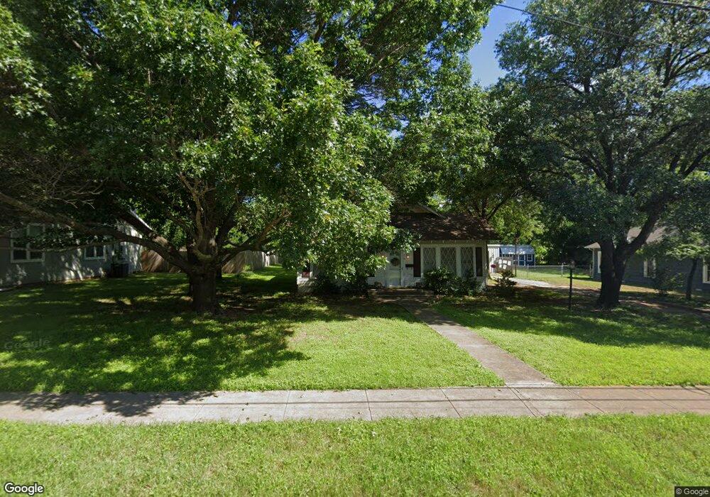 310 W Willingham St, Cleburne, TX 76033 - photo 1