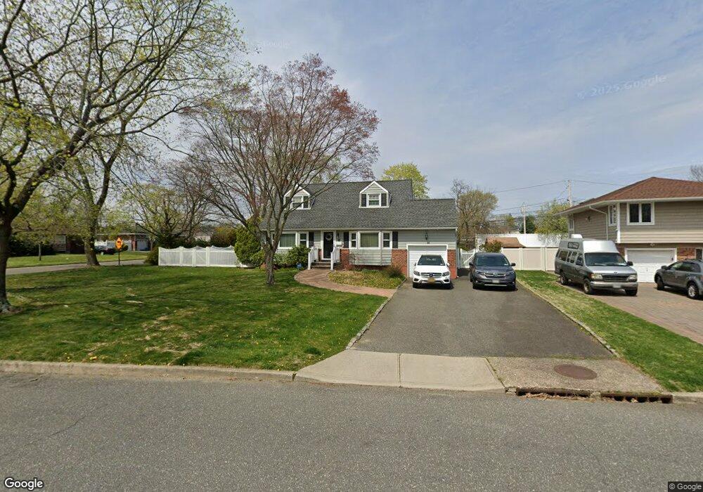 26 Ruth Blvd, ComMacK, NY 11725 - photo 1