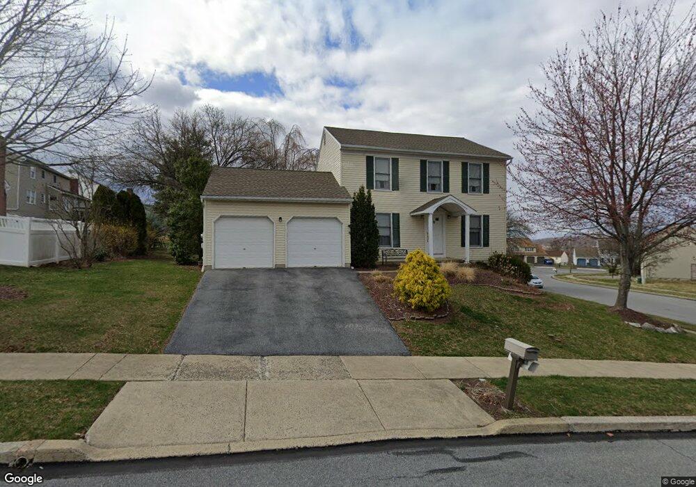 10 Flint Ridge Dr, Reading, PA 19607 - photo 1