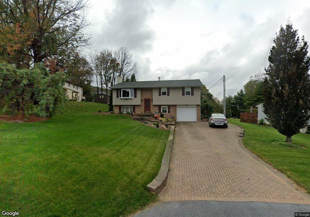 1902 Mcknights Gap Rd, Reading, PA 19604 - photo 1