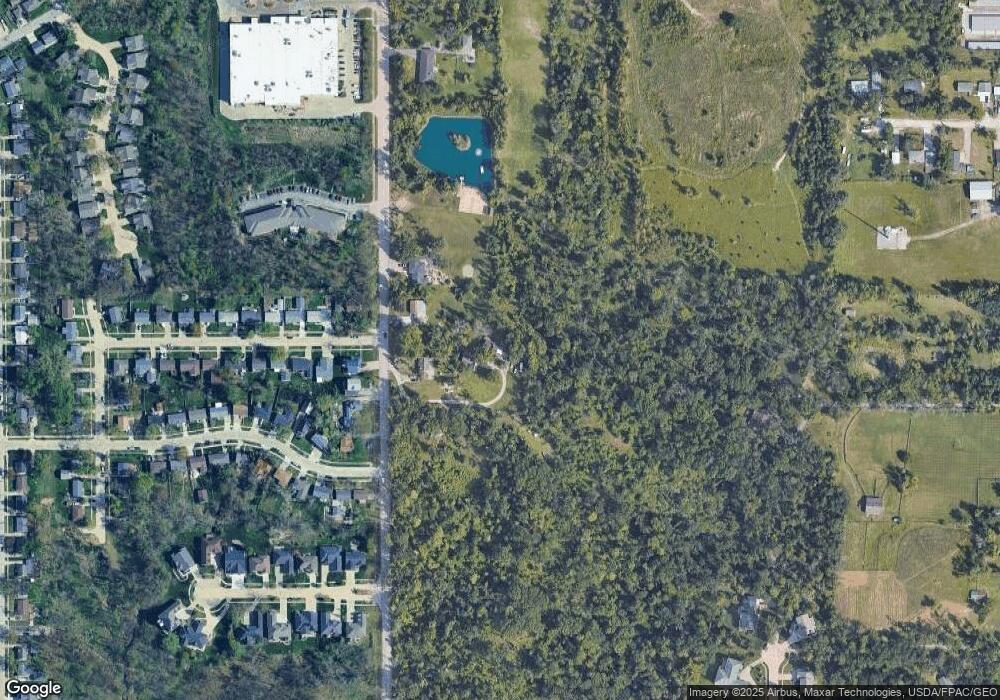 1300 42nd St SE, Cedar Rapids, IA 52403 - photo 1