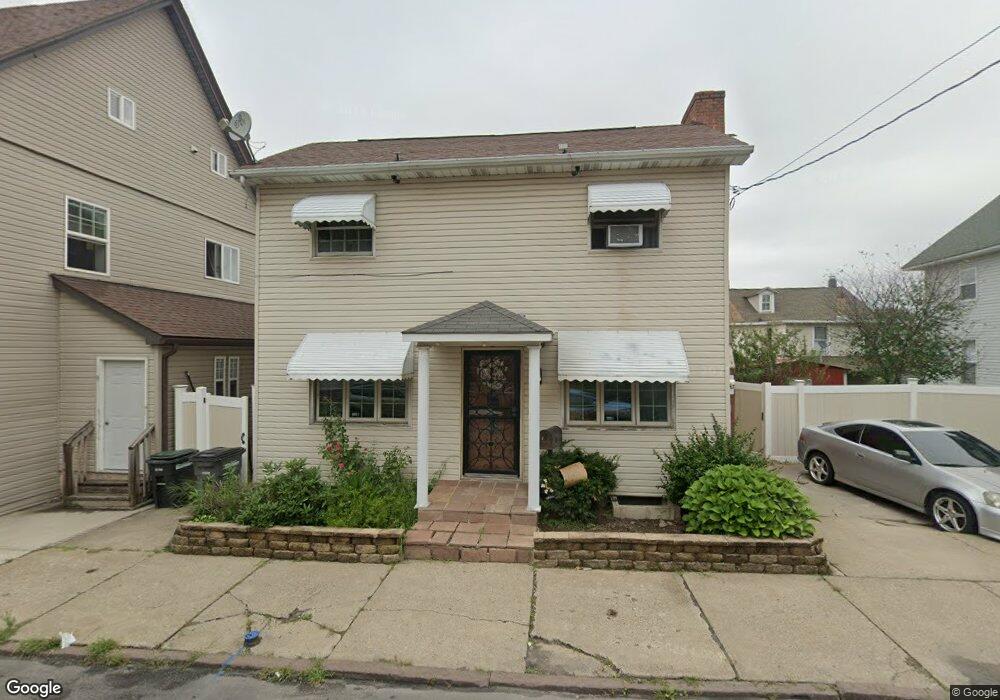 207 E Chestnut St, Hazleton, PA 18201 - photo 1