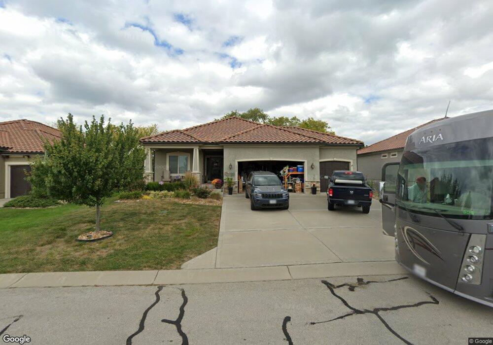 1212 SW Pebble Ln, Lees Summit, MO 64082 - photo 1