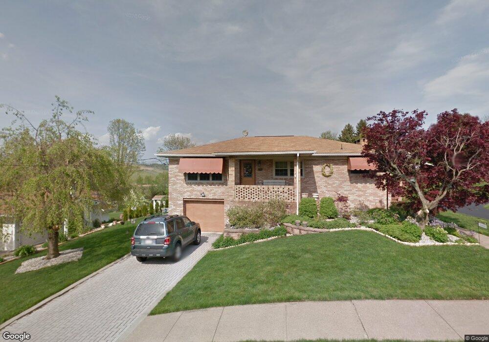 702 W Hospital St, Taylor, PA 18517 - photo 1