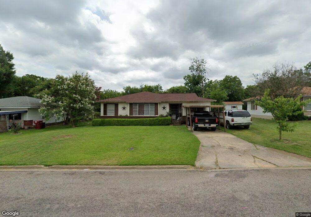306 E Russell Ave, Bonham, TX 75418 - photo 1