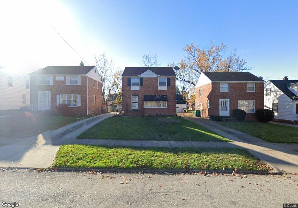 21310 Hillgrove Ave, Maple Heights, OH 44137 - photo 1