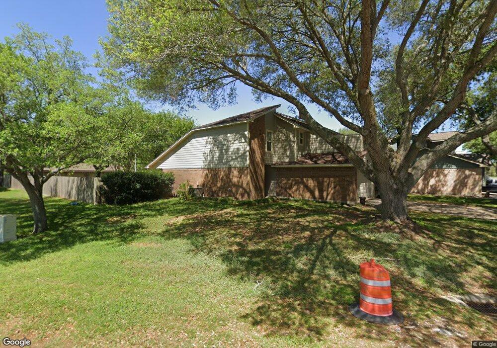 810 Live Oak Ave, Bay City, TX 77414 - photo 1