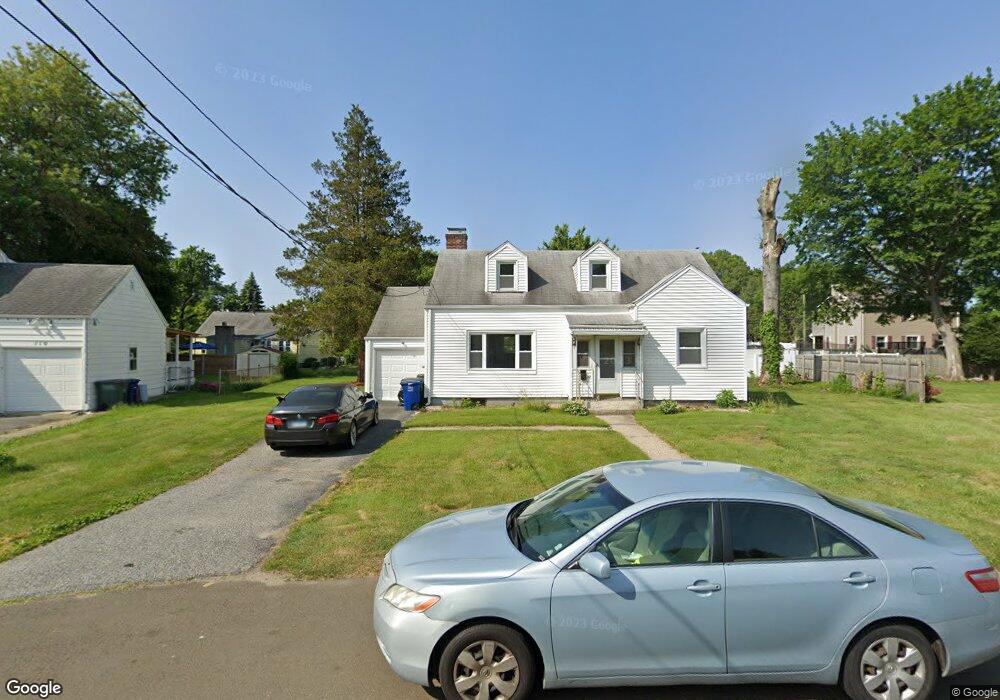 94 Nutmeg Cir, Bridgeport, CT 06610 - photo 1