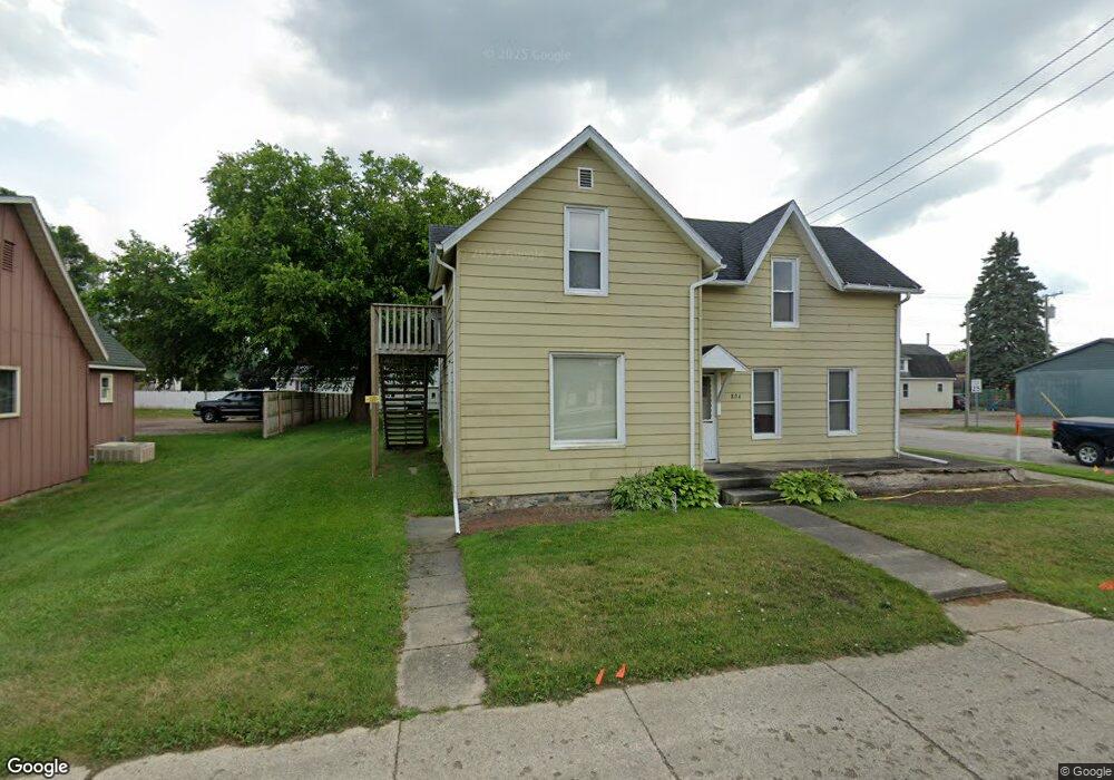 804 E Huron Ave, Bad Axe, MI 48413 - photo 1