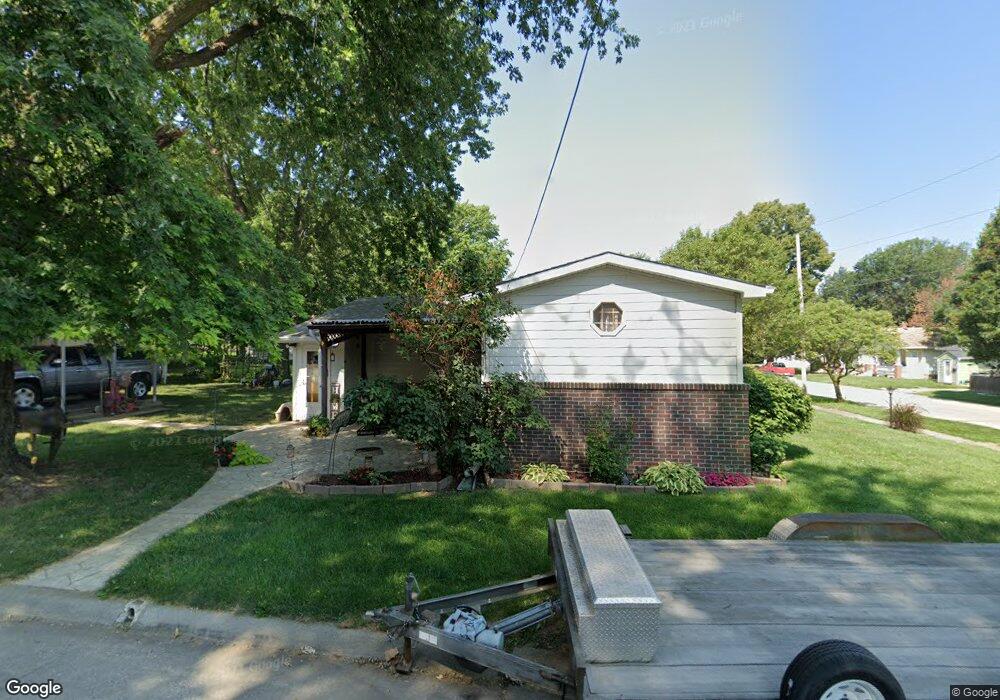 208 E Thomas Ave, Shenandoah, IA 51601 - photo 1