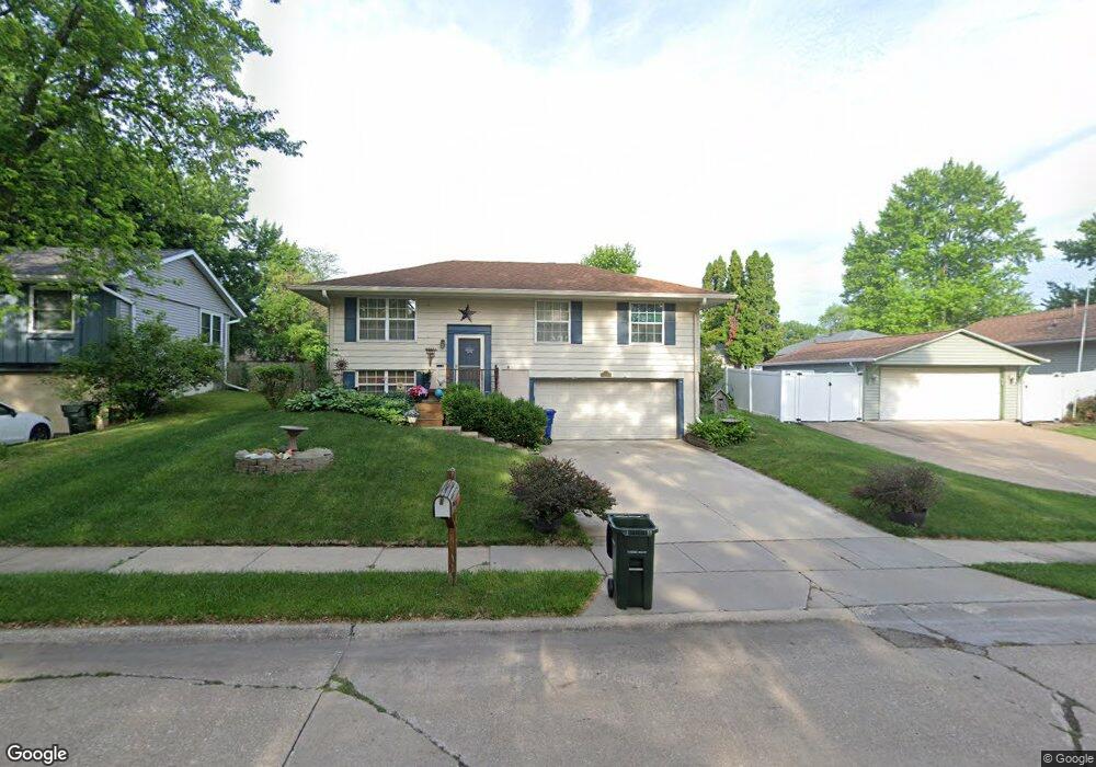 5644 Quercus Ln, Davenport, IA 52806 - photo 1