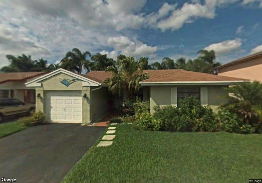 13711 Oak Ridge Dr, Davie, FL 33325 - photo 1