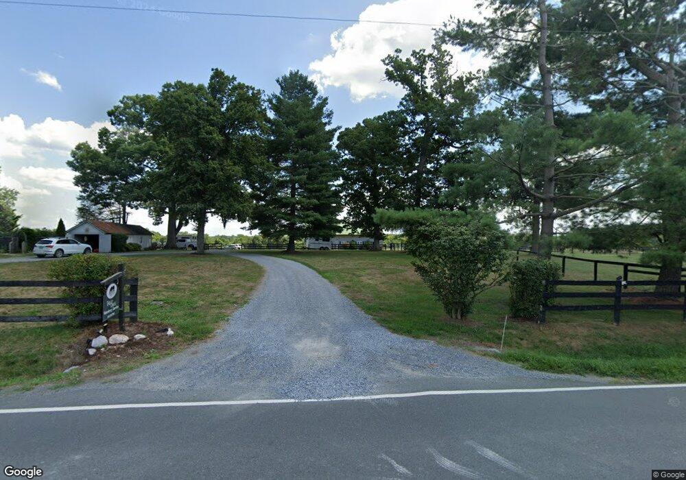 19302 Silcott Springs Rd, Purcellville, VA 20132 - photo 1