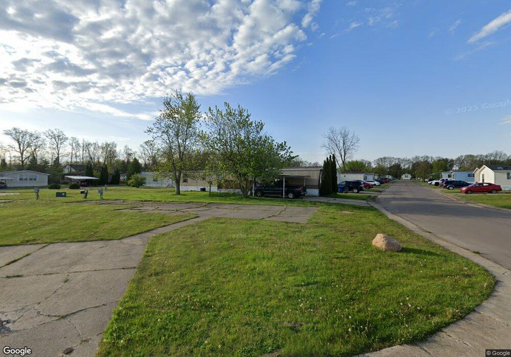 256 E Suffolk Ct, Flint, MI 48507 - photo 1