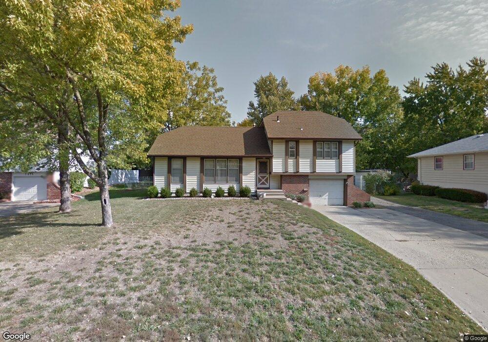 3012 SW Twilight Dr, Topeka, KS 66614 - photo 1