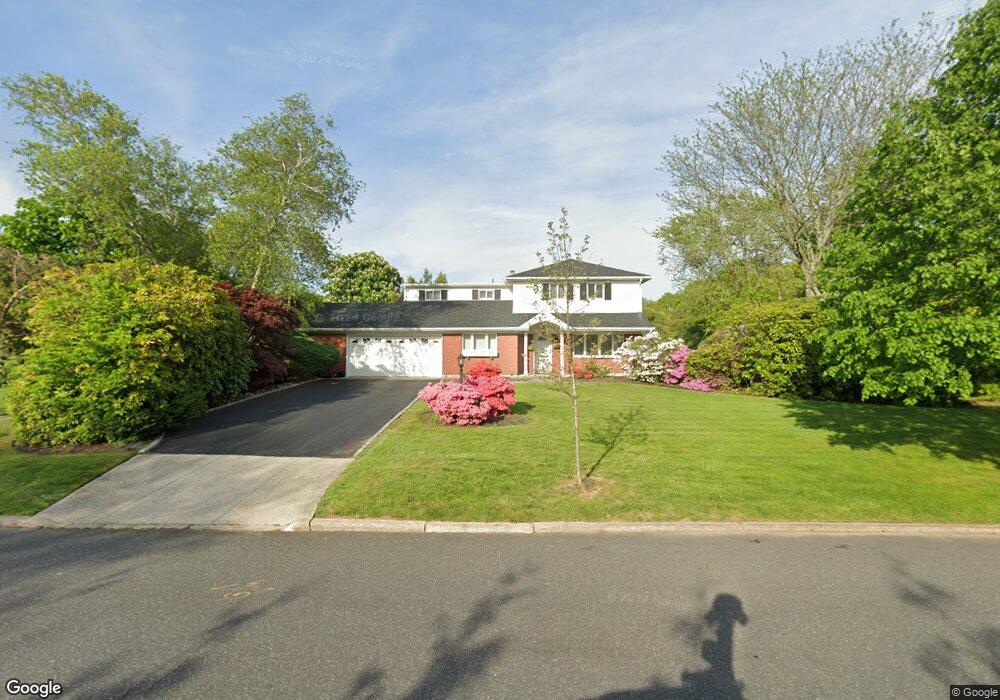 101 Caramel Rd, ComMacK, NY 11725 - photo 1