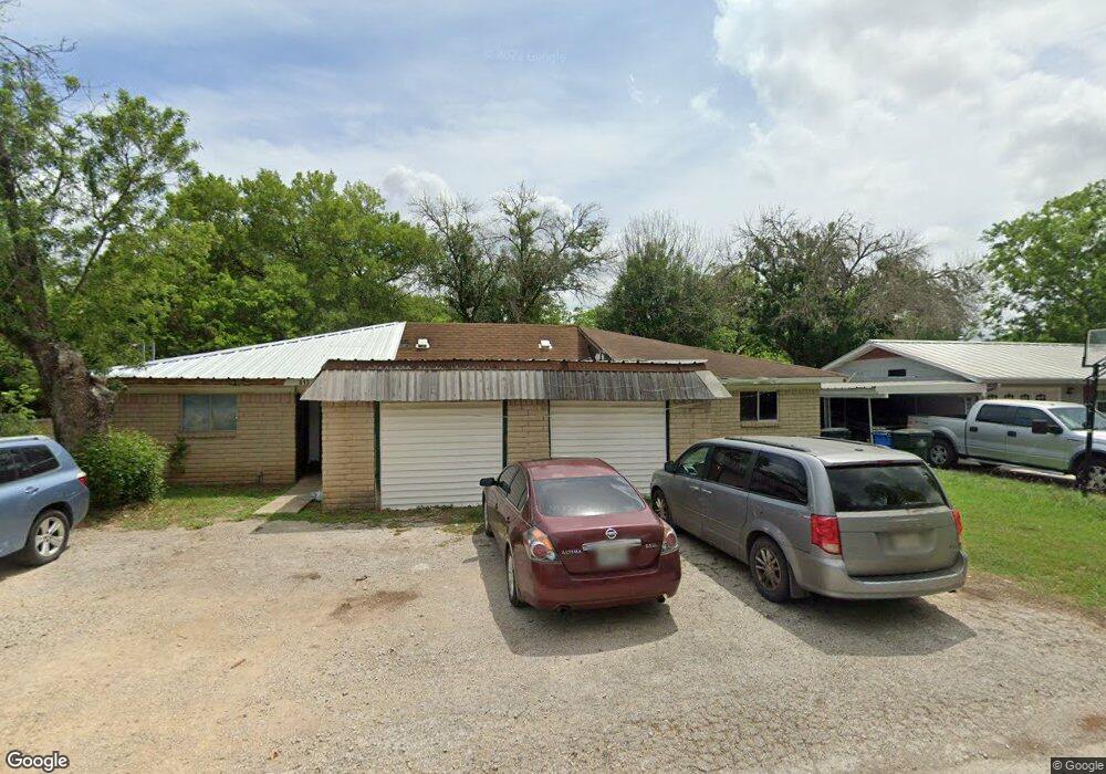 811 N Cherry St, Seguin, TX 78155 - photo 1