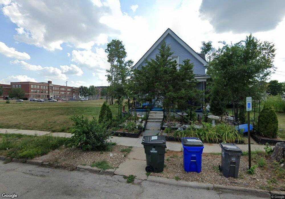 523 12th St SE, Cedar Rapids, IA 52403 - photo 1