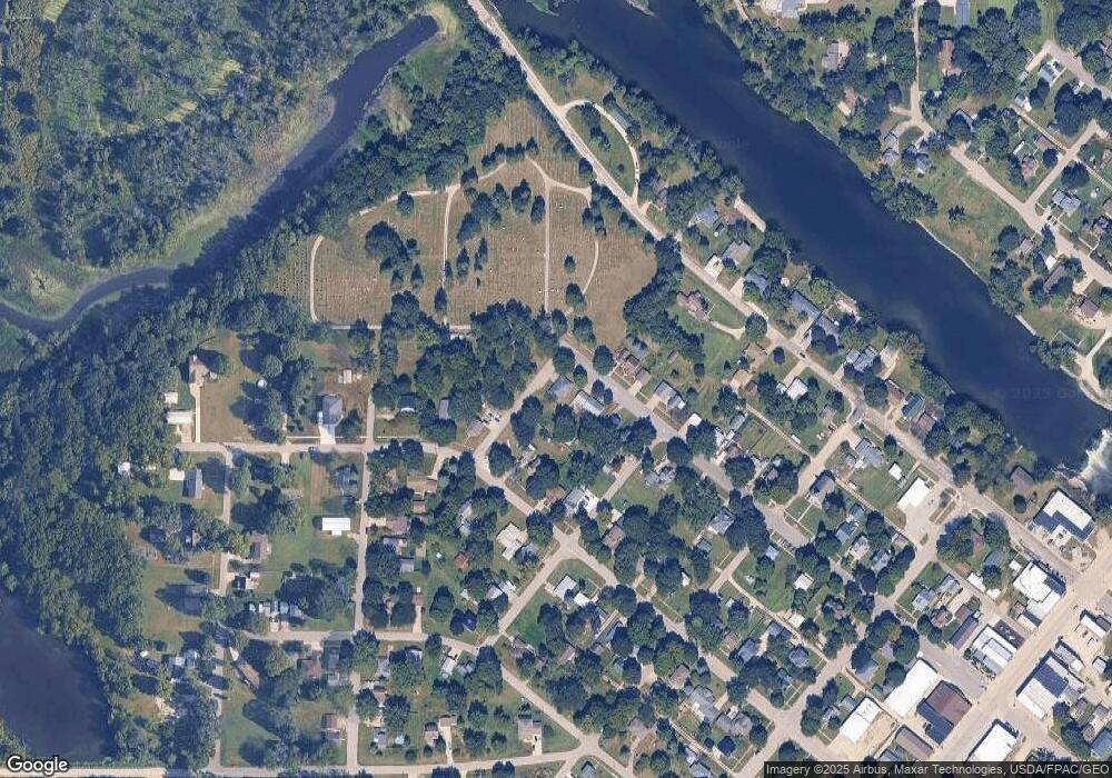 304 S Parsons St, Shell Rock, IA 50670 - photo 1