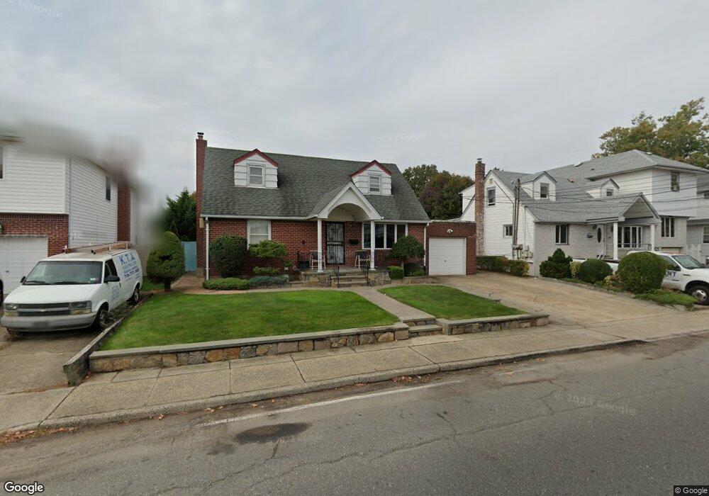 289 Plain Ct, Franklin Square, NY 11010 - photo 1