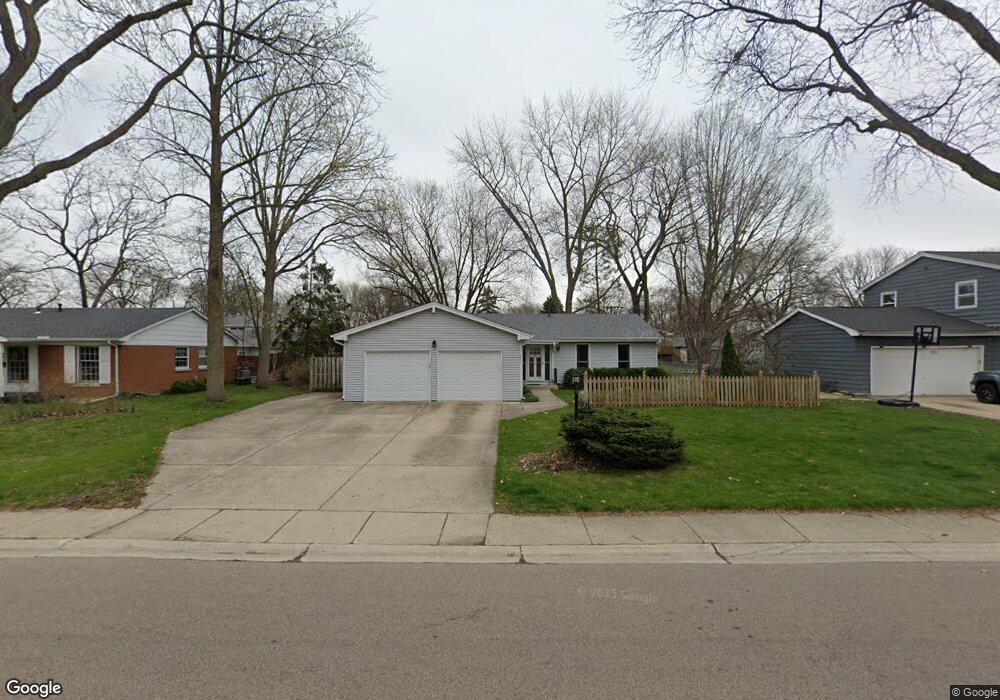 877 N Commonwealth Ave, Aurora, IL 60506 - photo 1