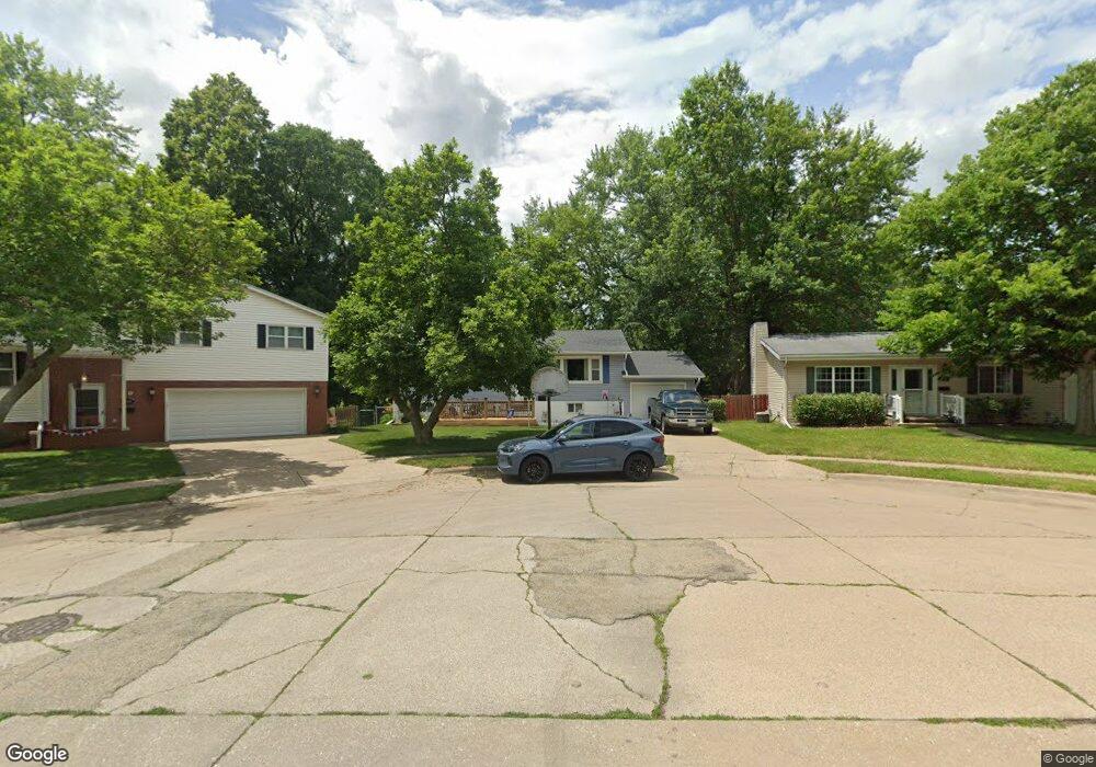 3260 W 15th St, Davenport, IA 52804 - photo 1