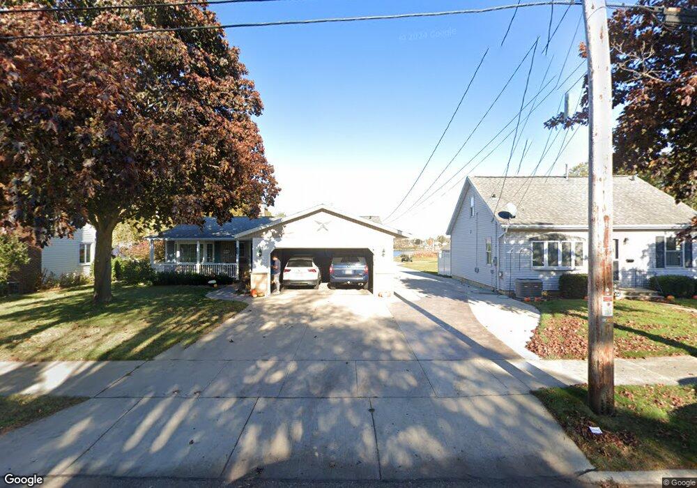 1607 Hawthorne Ave, Two Rivers, WI 54241 - photo 1