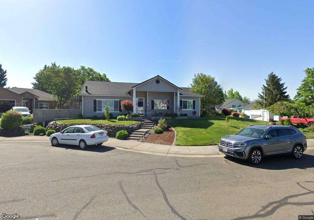 800 White Oak Cir, Central Point, OR 97502 - photo 1