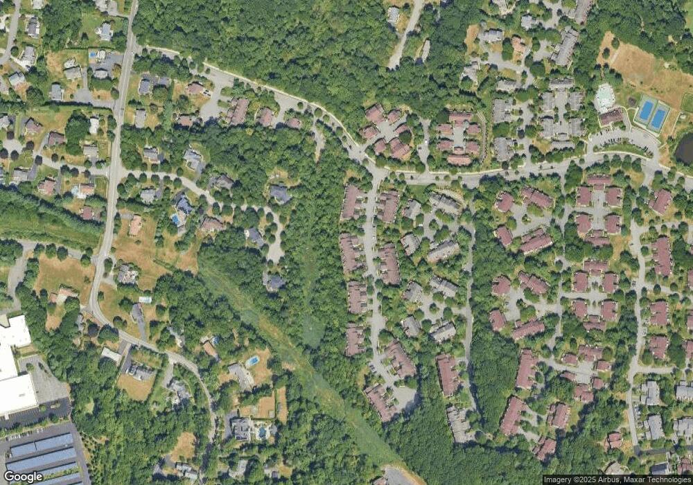 261 Westervelt Ln, Mahwah, NJ 07430 - photo 1