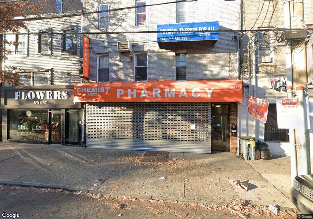 690 Bay St, Staten Island, NY 10304 - photo 1