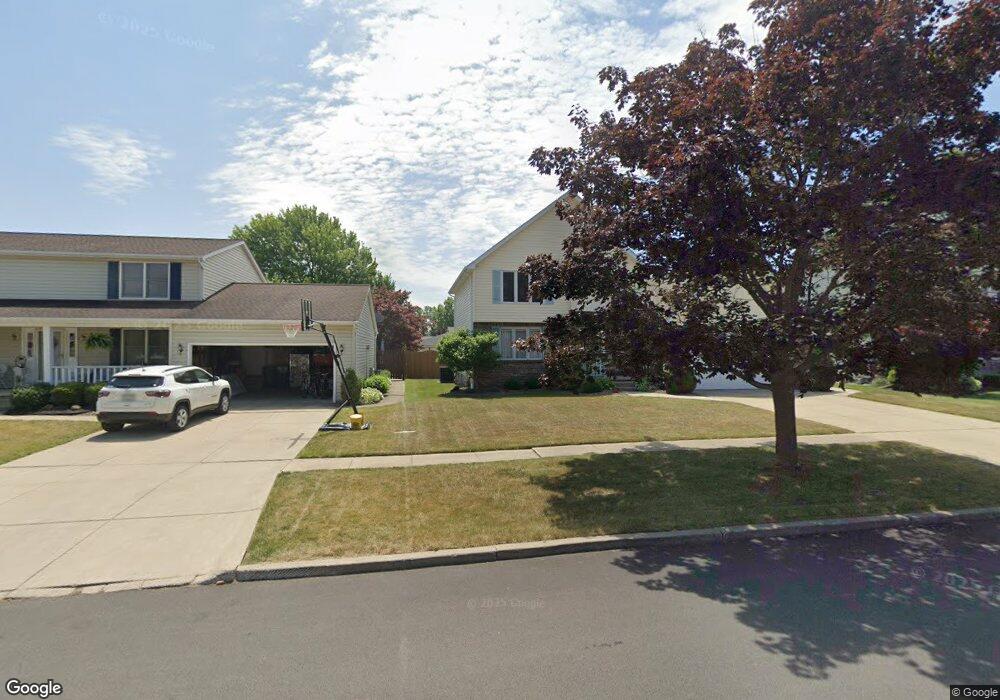 841 Thomas Fox Dr W, North Tonawanda, NY 14120 - photo 1