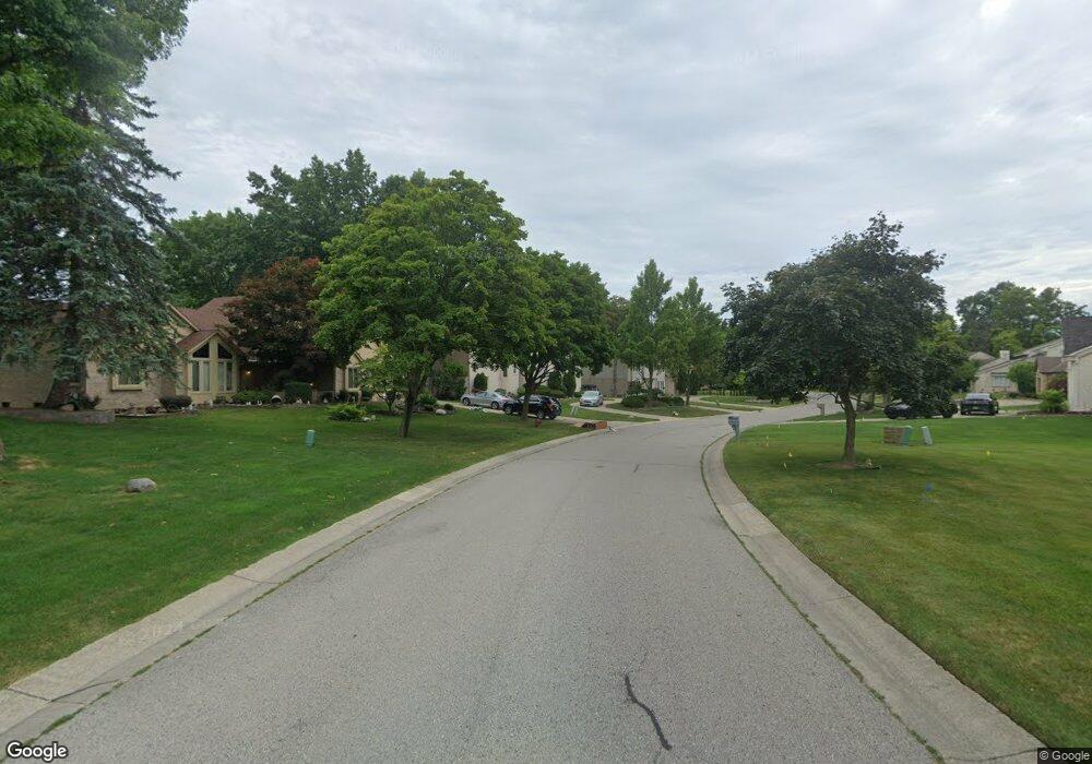 4917 W Pond Cir, West Bloomfield, MI 48323 - photo 1