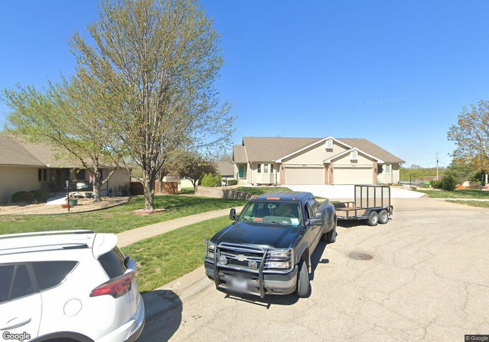 3337 SW Mcclure Ct, Topeka, KS 66614 - photo 1