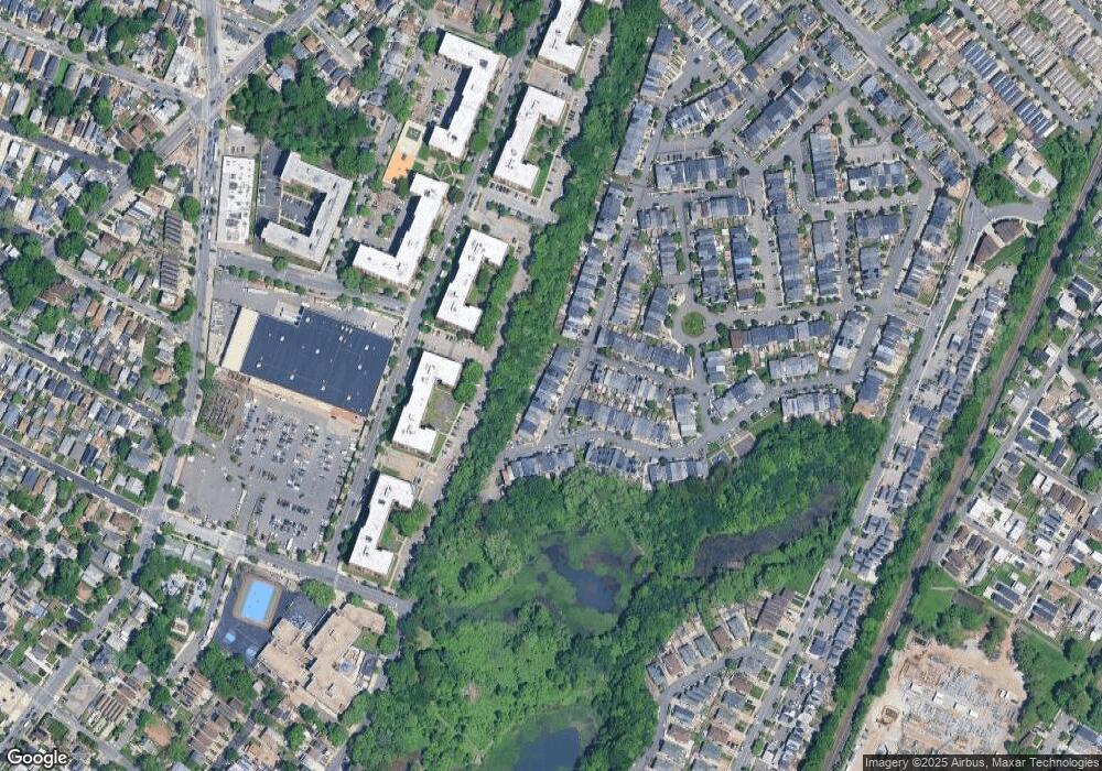 154 Long Pond Ln, Staten Island, NY 10304 - photo 1