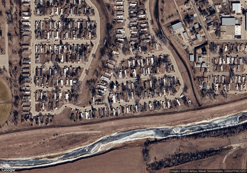 205 E Deer St, Mandan, ND 58554 - photo 1