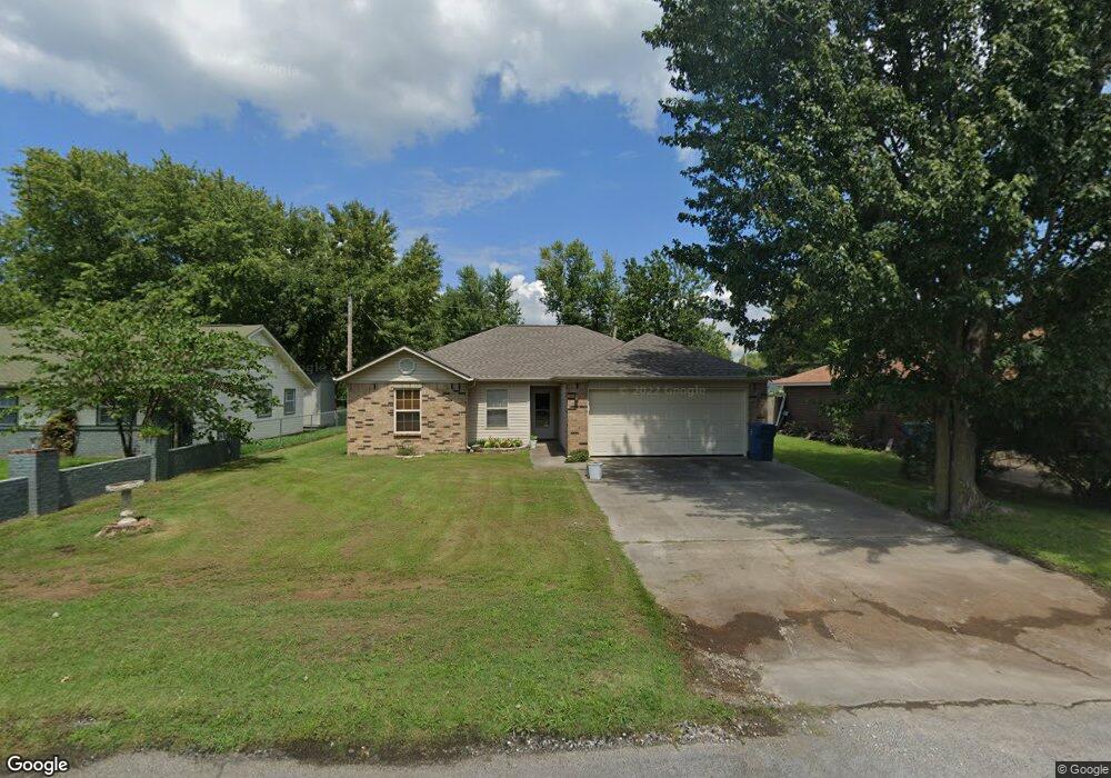 512 W Arkansas St, Gentry, AR 72734 - photo 1