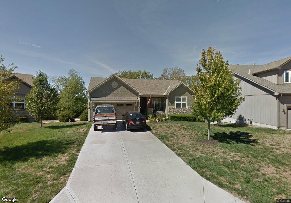 7142 Aminda Dr, Shawnee, KS 66227 - photo 1