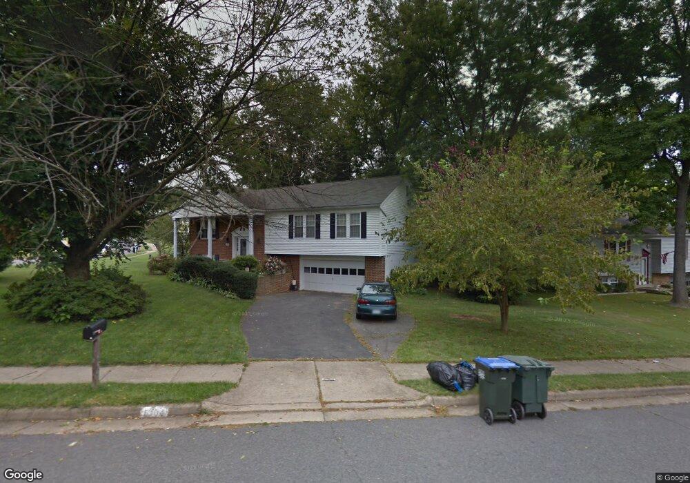 6104 Covered Bridge Rd, Burke, VA 22015 - photo 1