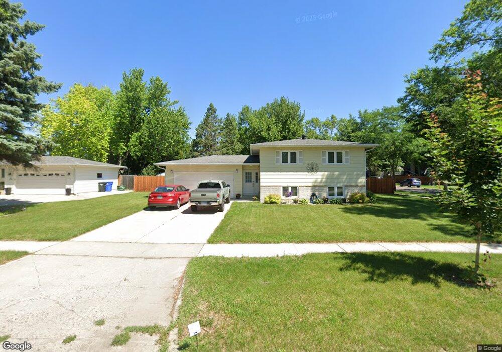 72 Meadowlark Ln N, Fargo, ND 58102 - photo 1